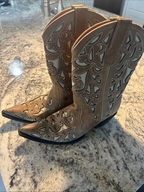 El General Taupe Western Cutout Pointed-Toe Boots